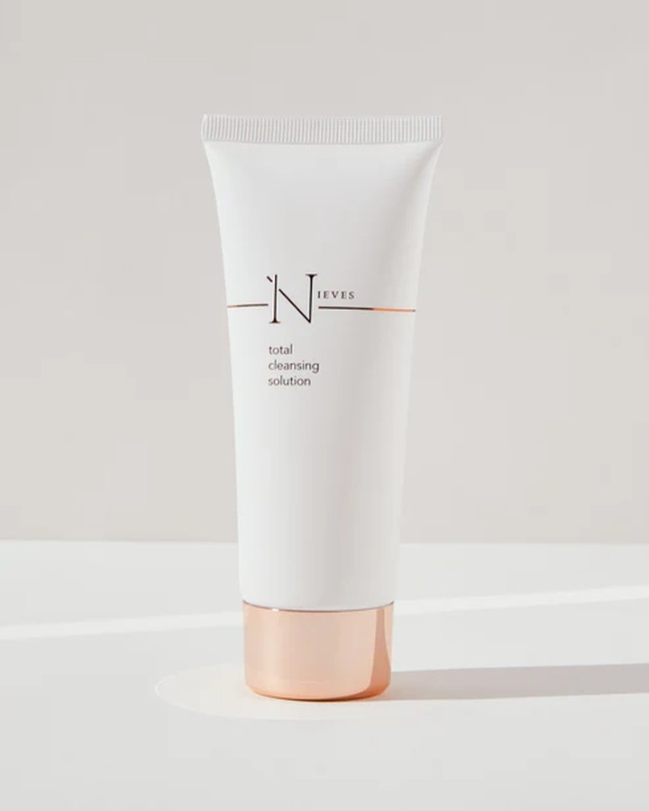 NIEVES ALVAREZ TOTAL CLEANSING SOLUTION 100ML