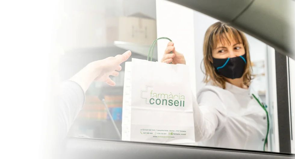 Haz tu pedido por Whatsapp en nuestra farmacia Consell en Terrassa y recógelo sin salir del coche